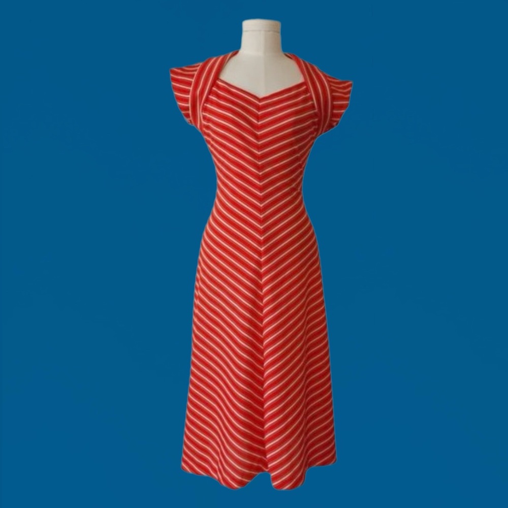 1970s VINTAGE 〰️ Red Candy Striped Dress